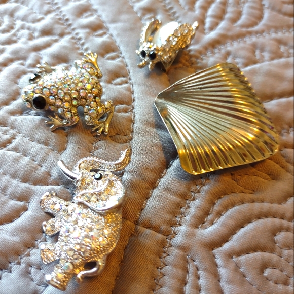 Brooches & Scarf Clip.  Frog, Elephant, Lady Bug, Shell.  Silver and Rhinestones - Picture 2 of 8